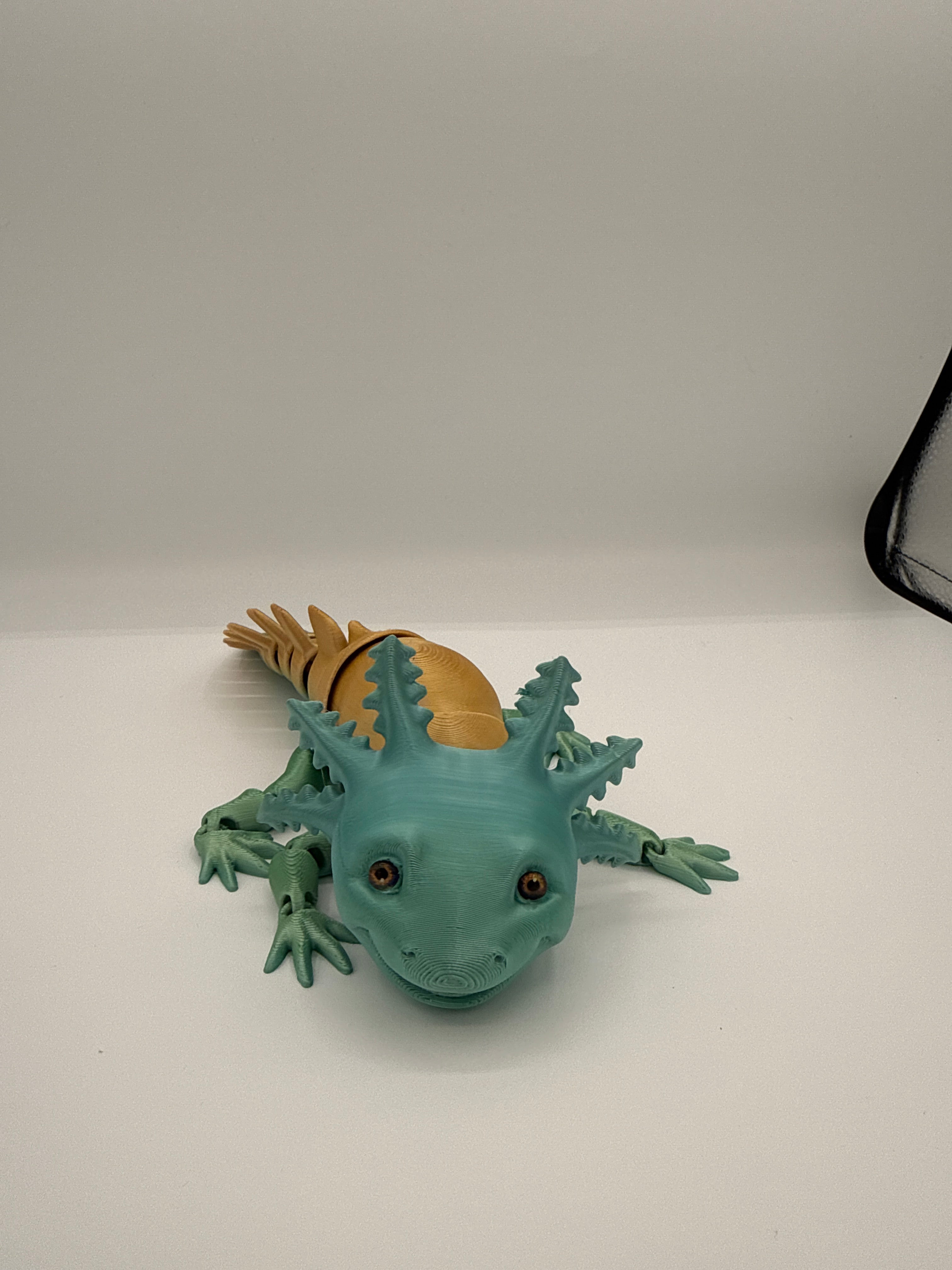 Big Smile Axolotl – Color-Shift PLA Figurine