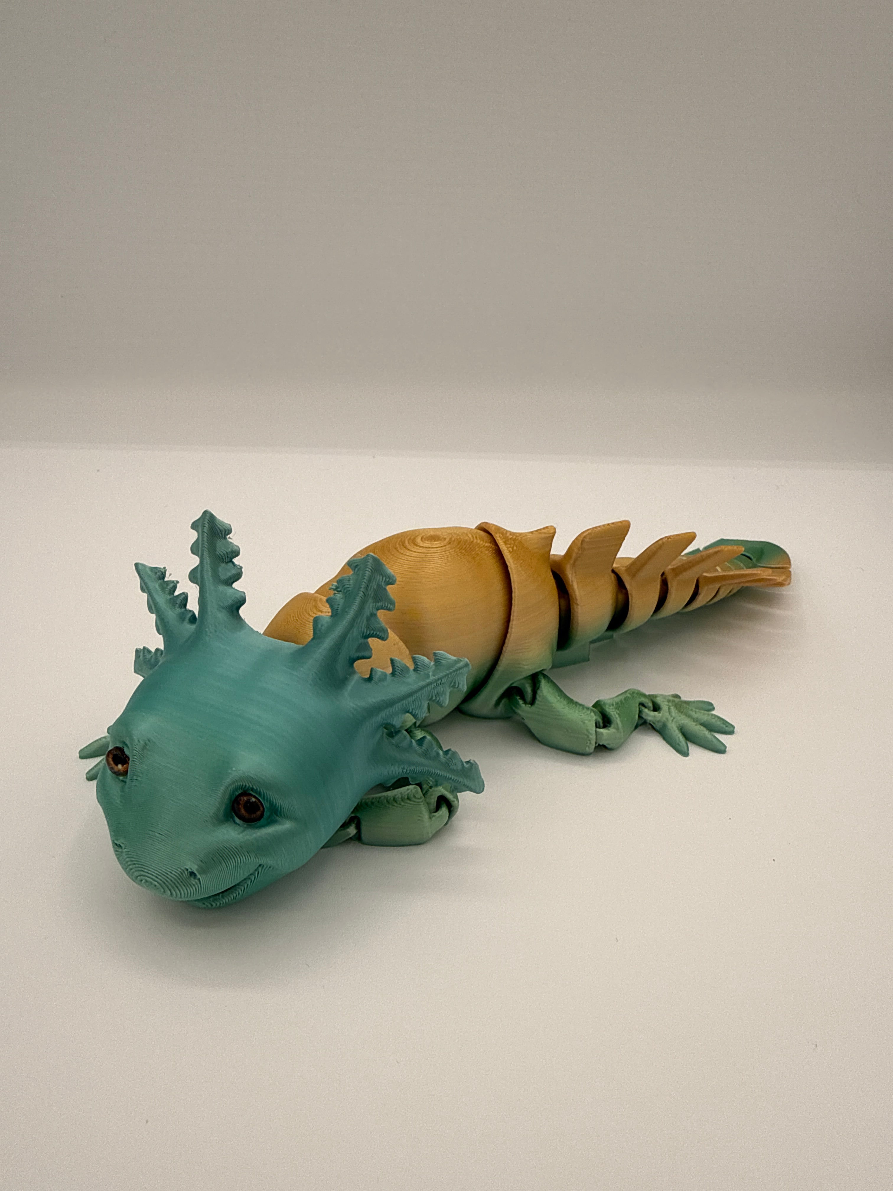 Big Smile Axolotl – Color-Shift PLA Figurine